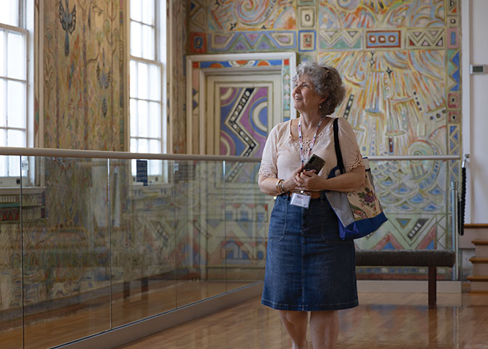 Cruise guests on an excursion in Paducah’s Lowertown Arts District, admiring artwork inside a gallery.
