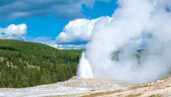 Yellowstone National Park - Old Faithful Geyser