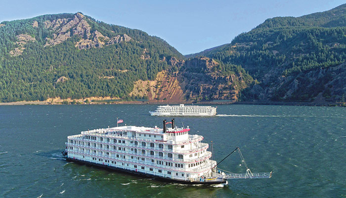 Paddlewheeler & American Riverboat